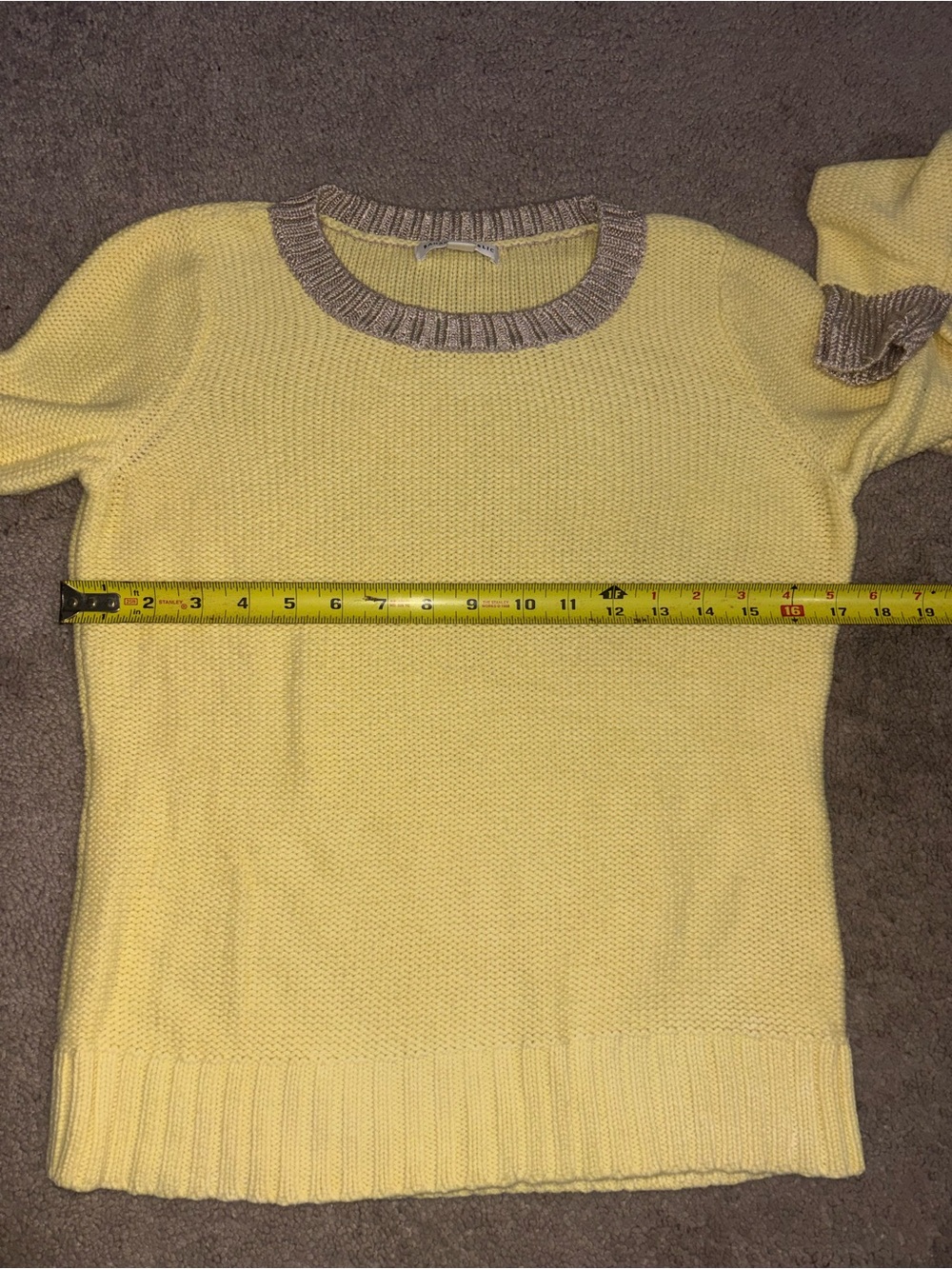 Banana Republic Crew Neck
Yellow Sweater Size S - Picture 7 of 8